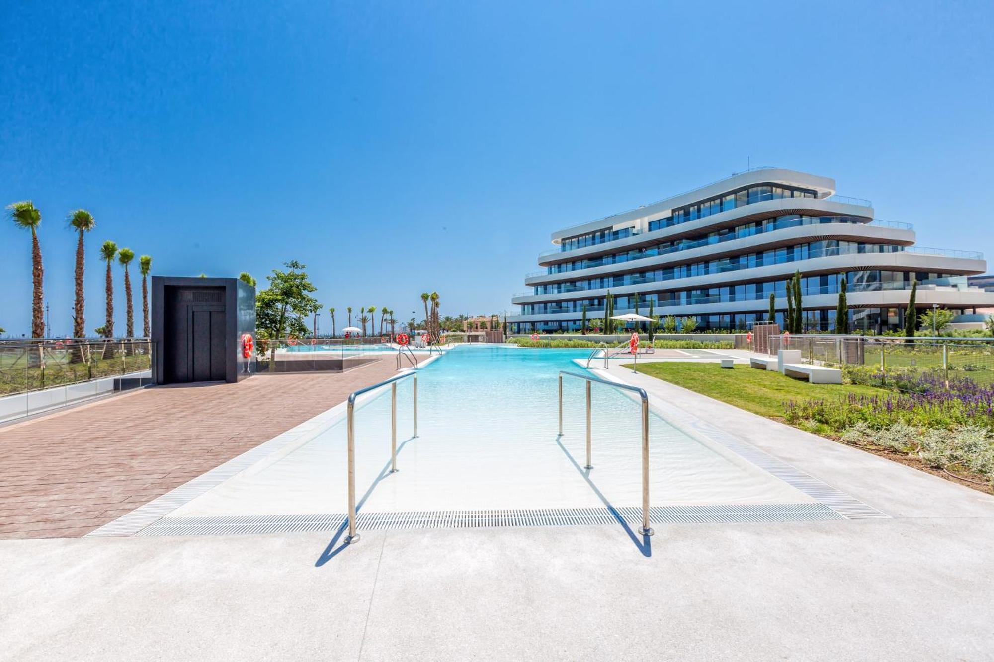 Vivi Homes - Sana Pool, Sauna, Gym & Apartment Torremolinos